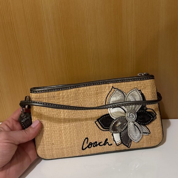 Coach Leather Flower Clutch Wristlet • Beach Vacation Straw-Weave Accent - Picture 6 of 6
